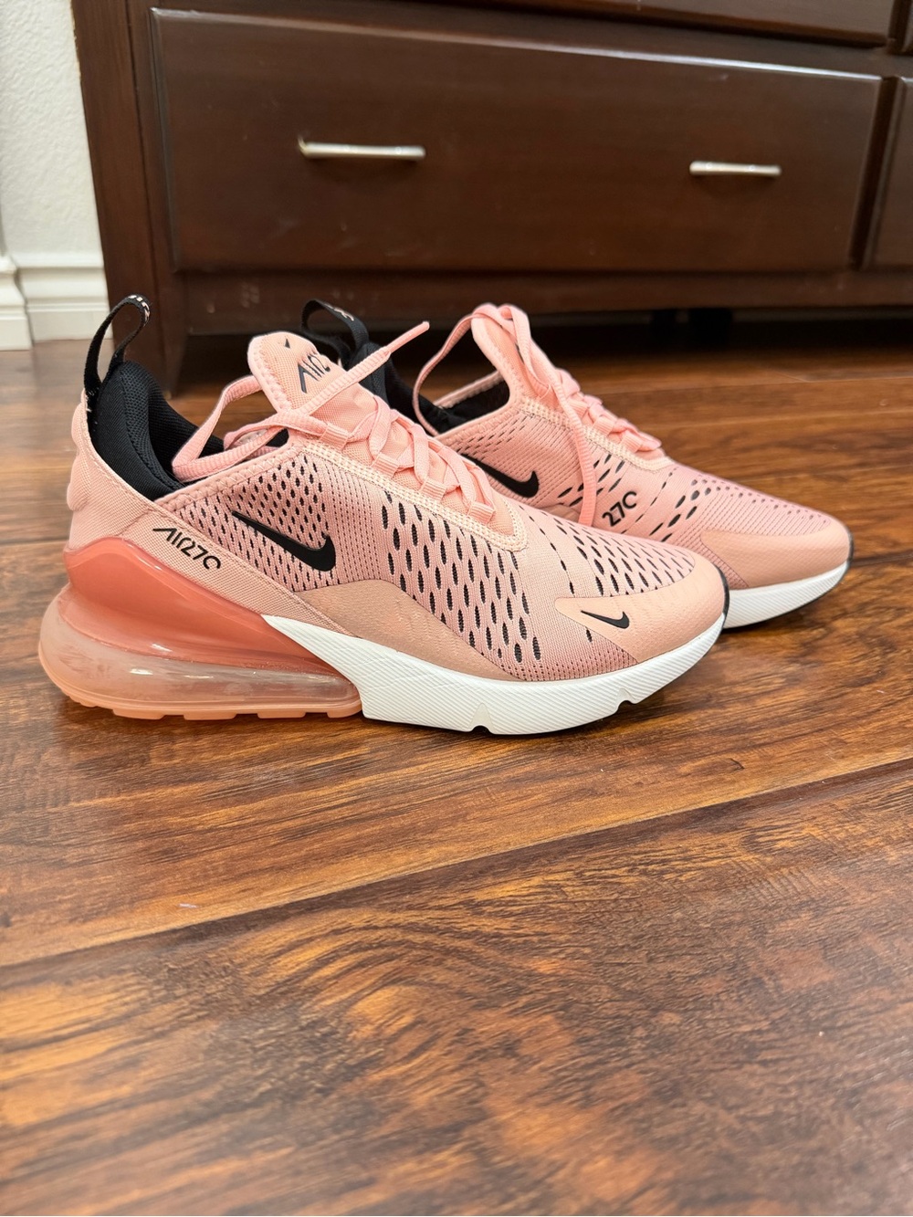 Nike Women’s Air Max 270 Coral Pink Sneakers - Picture 3 of 4